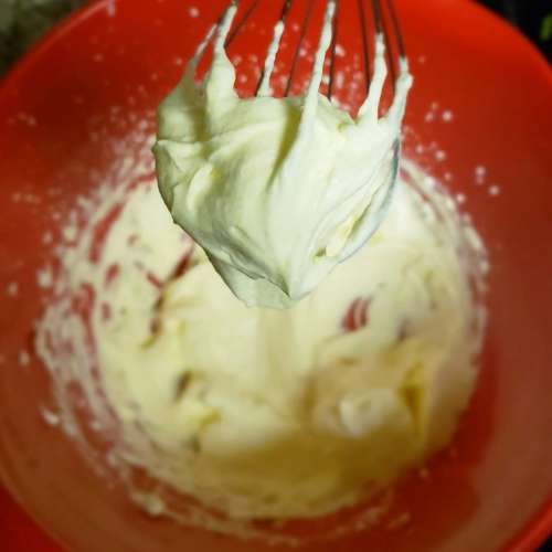 Keto, Gluten-free, low-carb Lightly Sweetened Whipped Cream